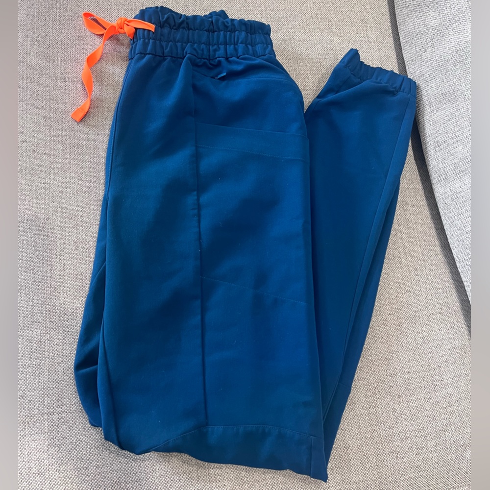 Figs Deep Reef XS Tall Joggers and Rafaela Set